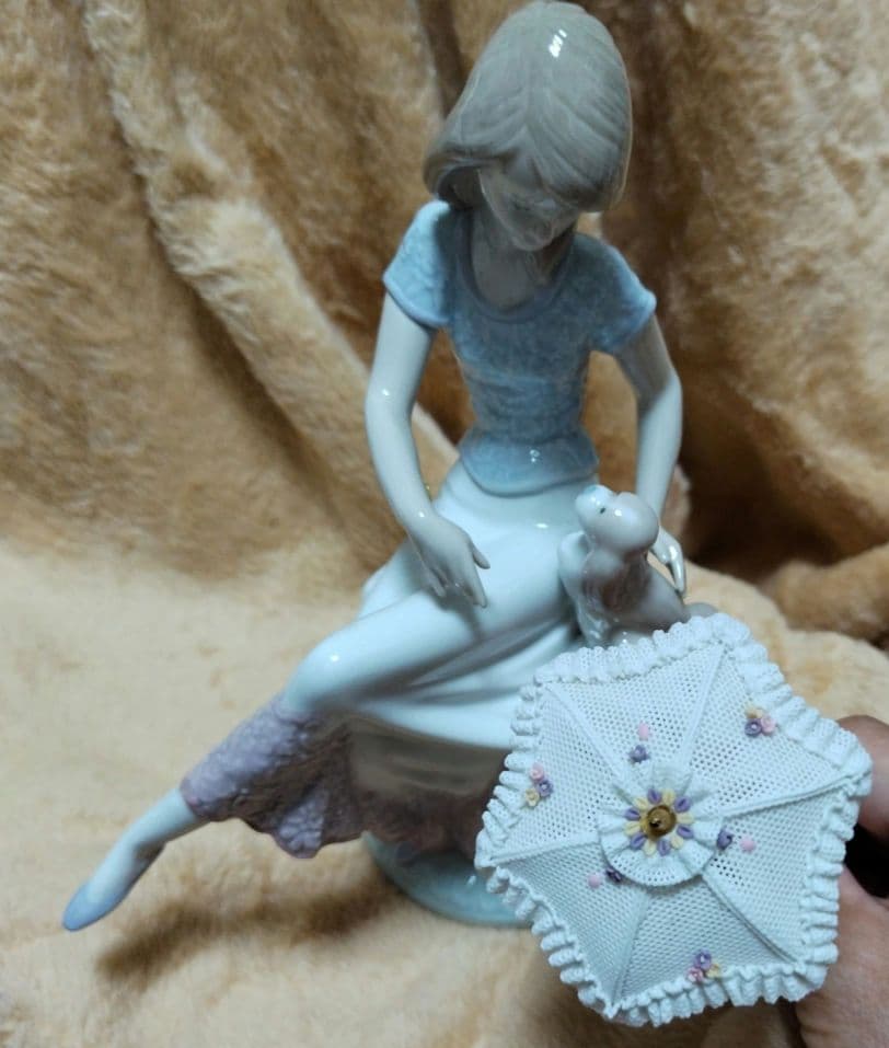 リヤドロ7612 佳人仔犬と語る（箱内の仕切り材なし)