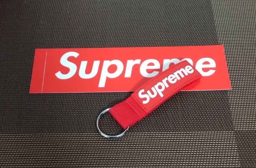 Supreme Webbing Keychainキーホルダー&ステッカー
