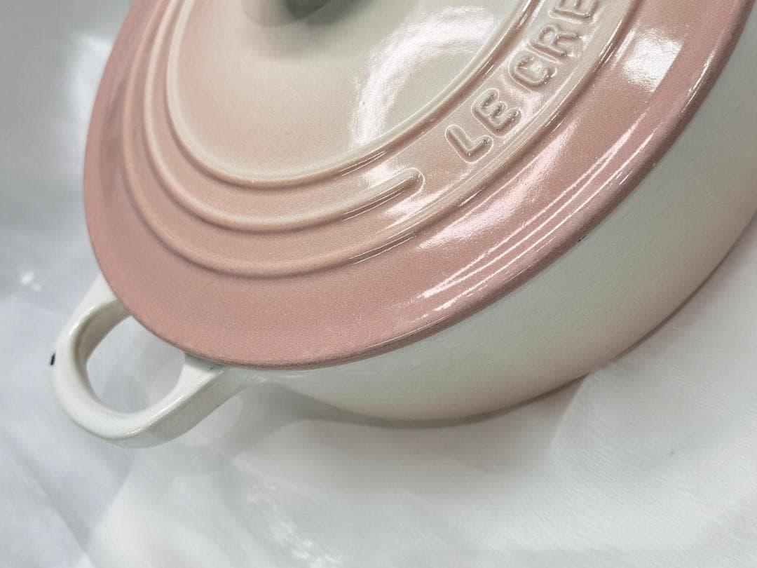 【希少】ル・クルーゼ 22cm ロータイプ パウダーピンク