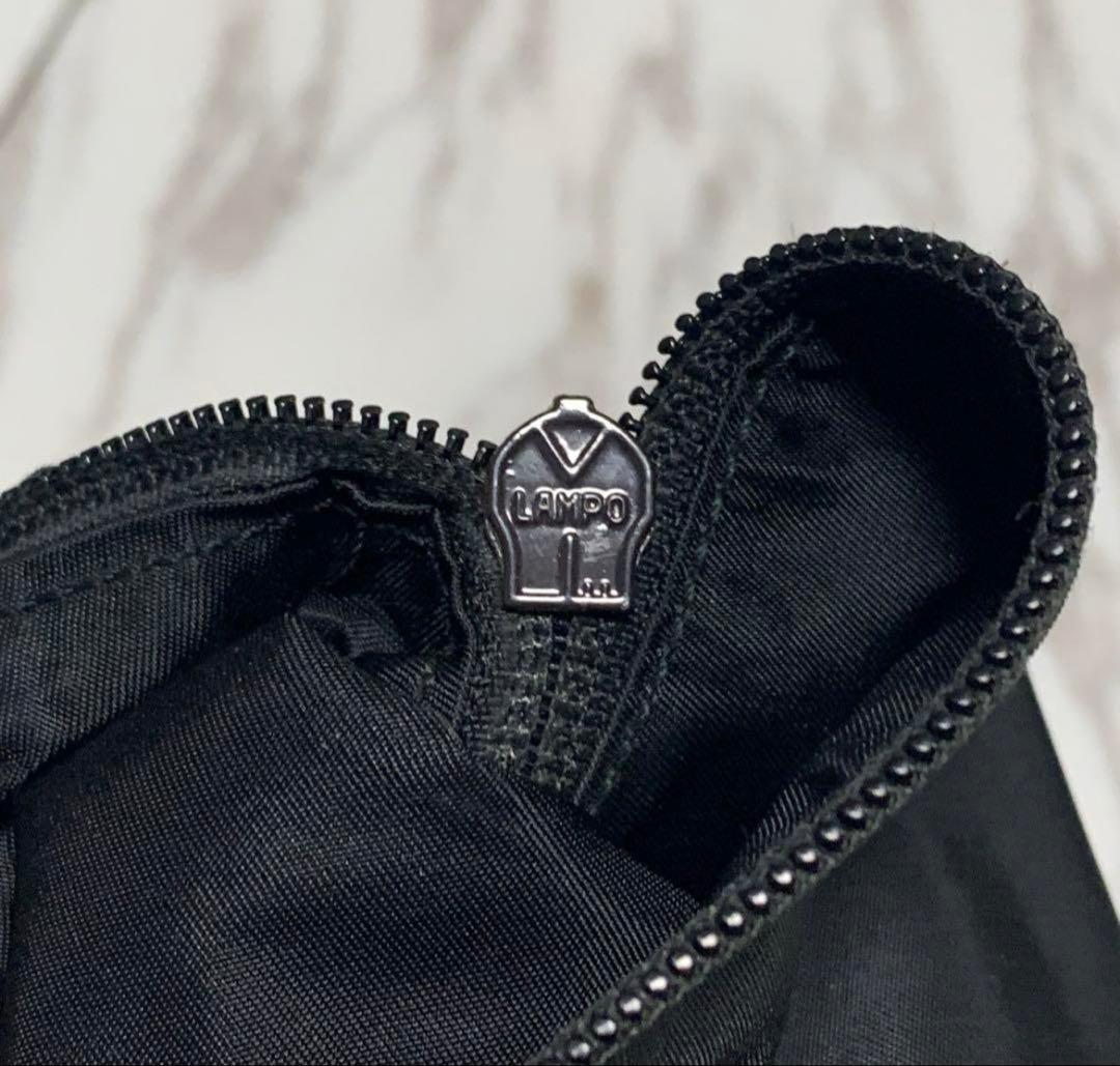 Prada　ショルダーバッグ　サコッシュ　ブラック　プレートロゴ　イタリア製