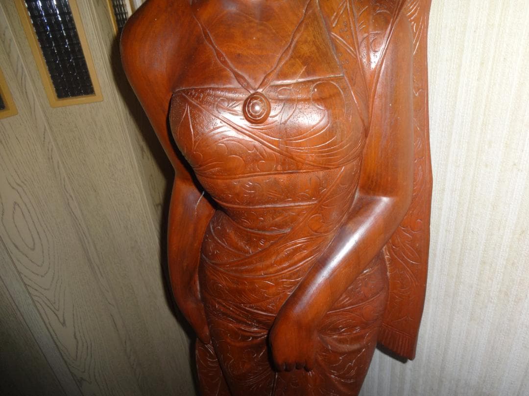 インドネシア　バリ島　木彫り人形（特大） ＊背中の写真、要確認