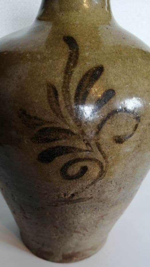 朝鮮　青磁鐵畫唐草紋瓶