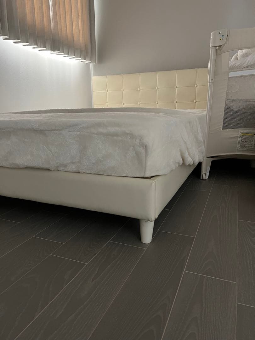 レザーキルティングベッド　フレーム　ダブル