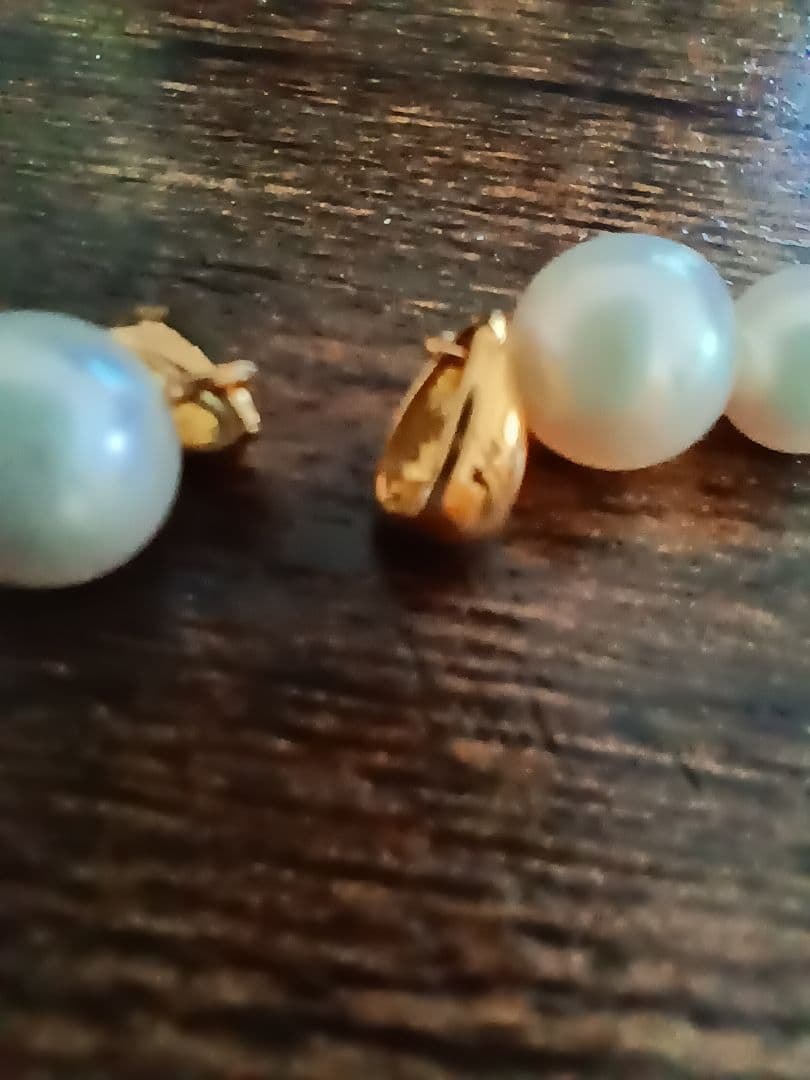 パールとゴールドのピアス両耳用アクセサリー