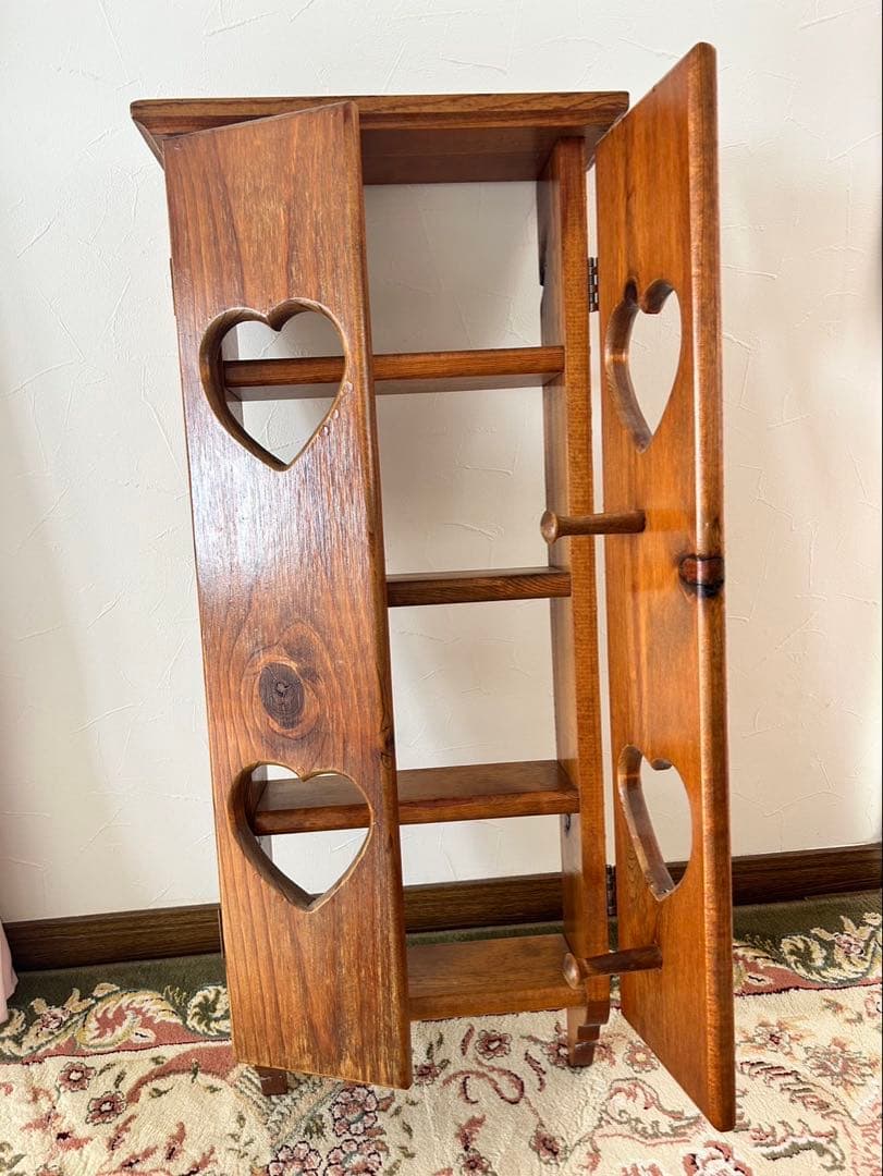 扉付き　ハート　ウォールシェルフ　壁掛け飾り棚