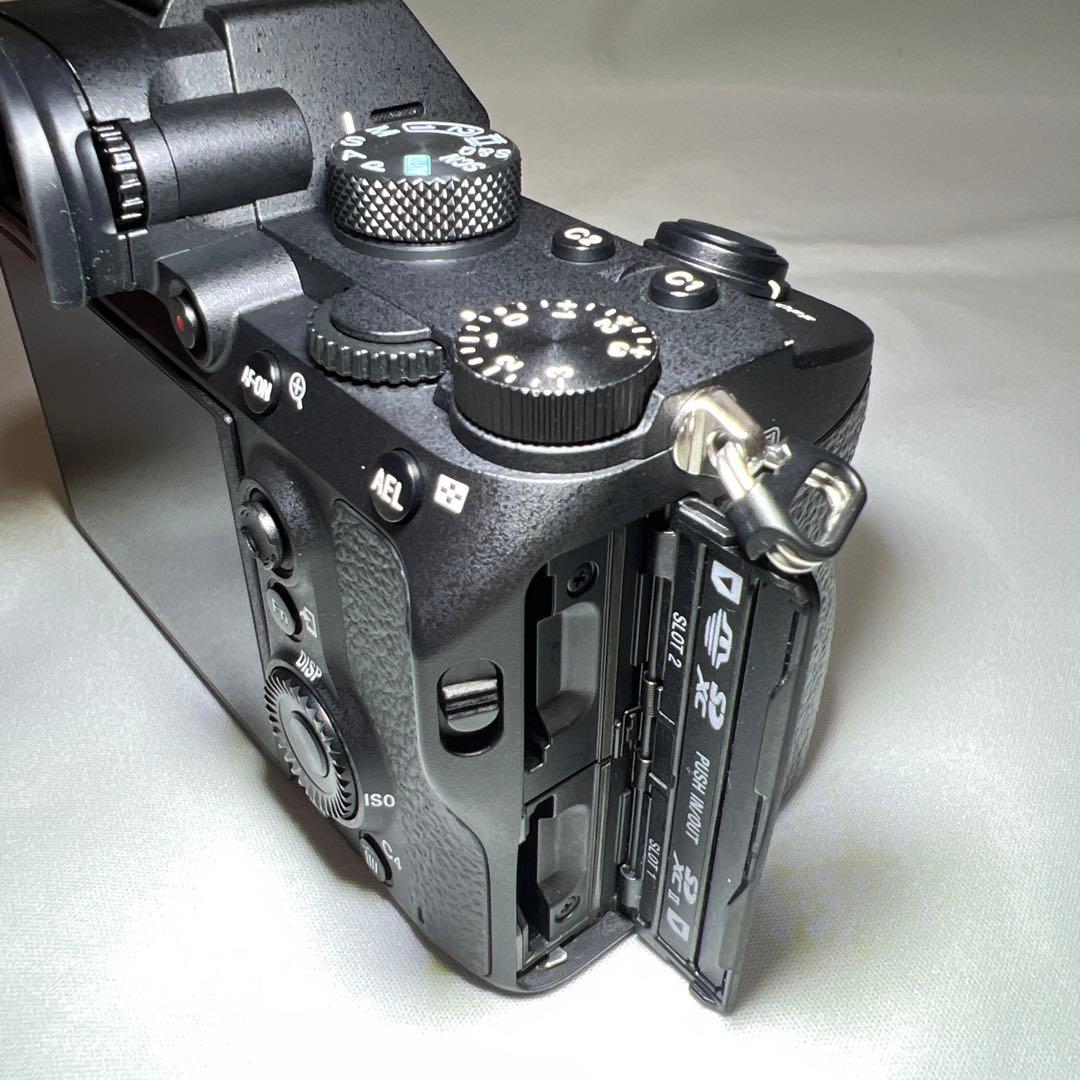 SONY α7 III ミラーレス一眼 + FE 50mm F1.8