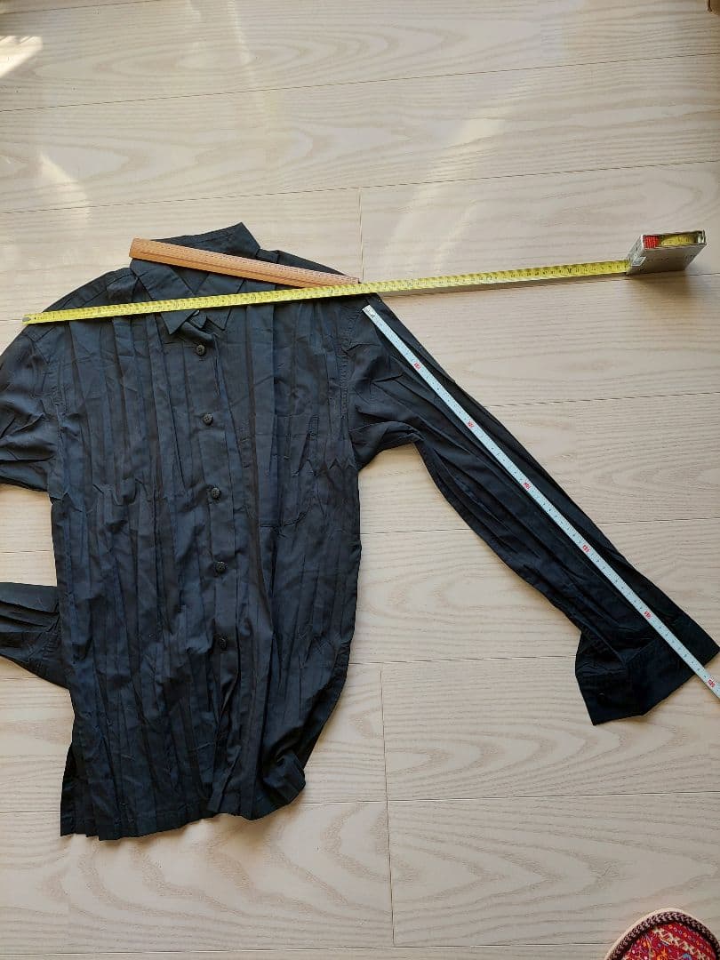 イッセイミヤケ プリーツのシャツ　ISSEY MIYAKE 黒地