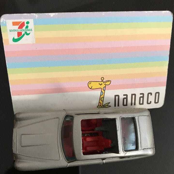 ００７のアストンマーチンのミニカーです