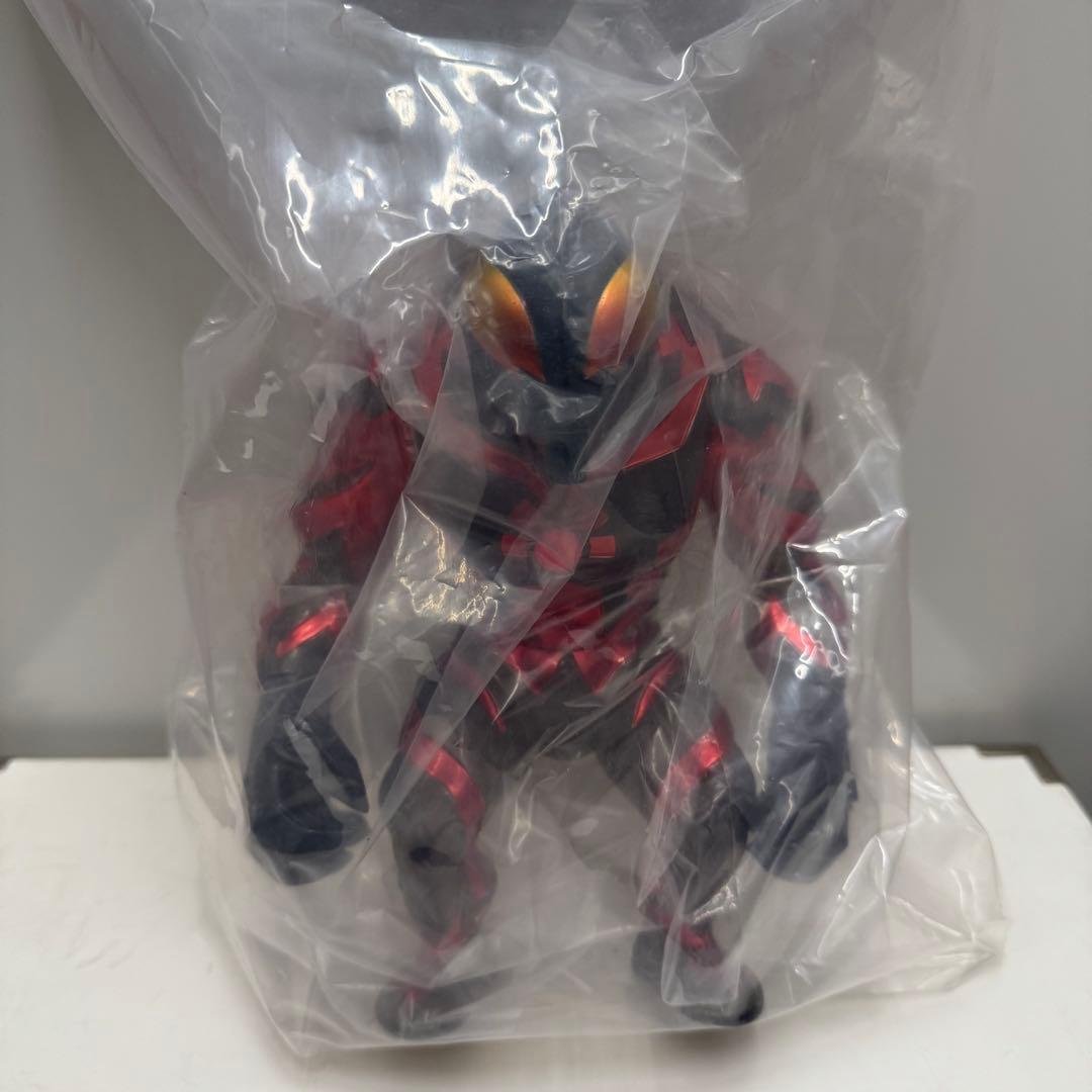 ソフビ　Momoco Studio ウルトラマンベリアル　墓場の画廊