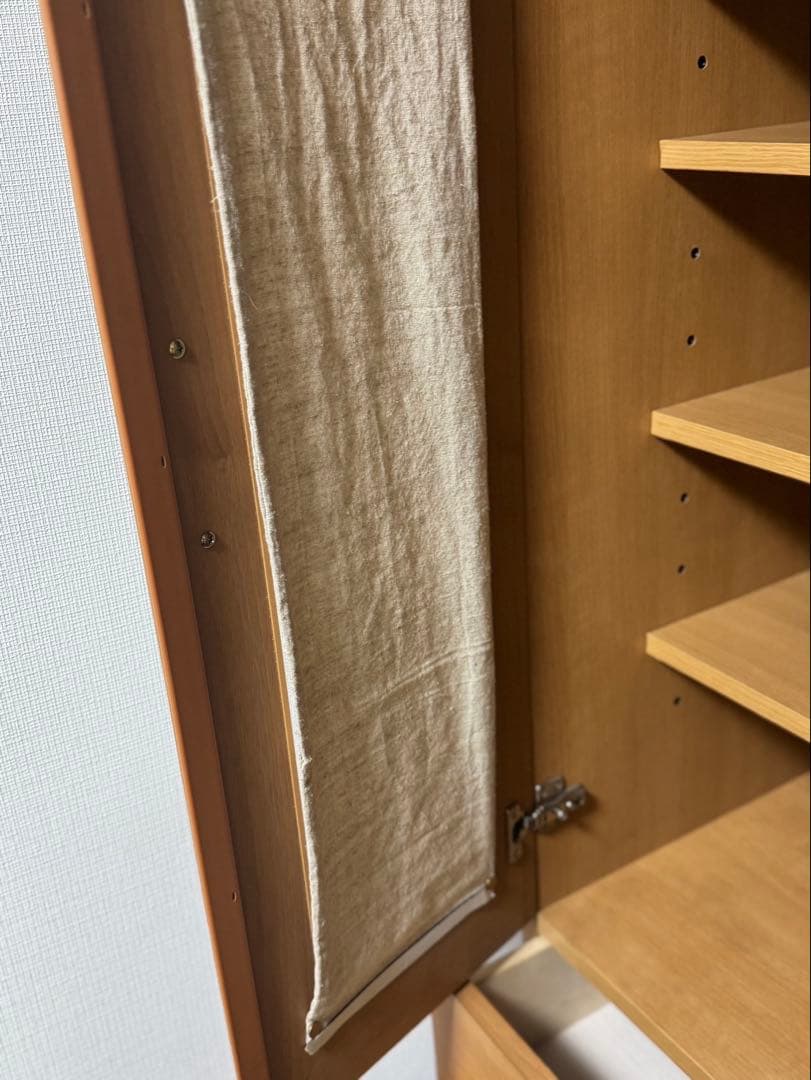 木製ガラス扉付き収納キャビネット　食器棚