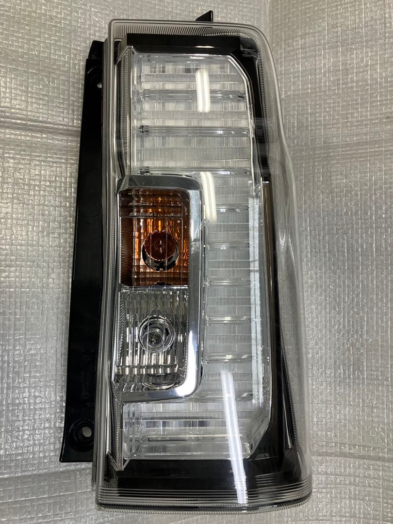 ♦︎ダイハツ★タントカスタムLA600S右純正テール♦︎インナーブラックタイプ♦︎