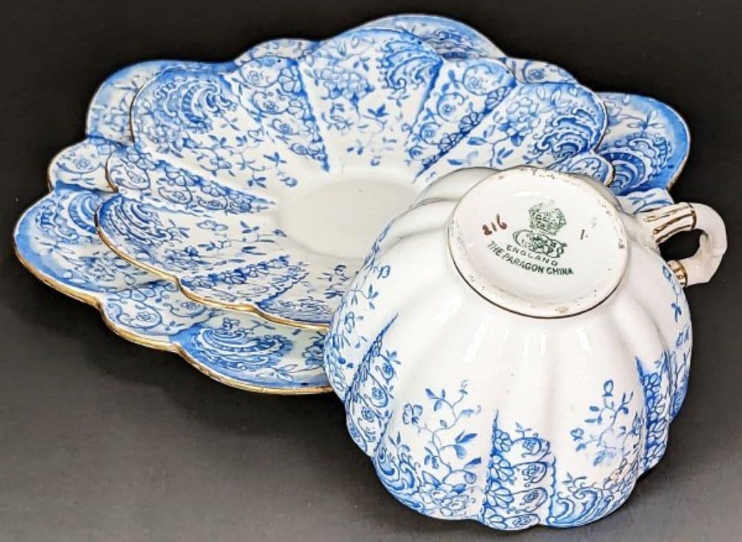 Paragon ブルーフラワー スカロップスタイル キャビネットトリオ