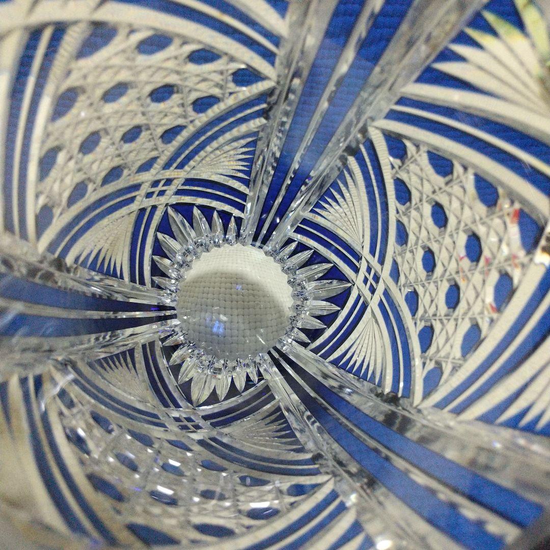 約８万円 カガミクリスタル 江戸切子の花瓶／笹っ葉に八角籠目紋 (調和と絆)