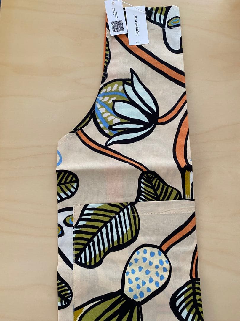 マリメッコ 2025年　新作　Tiara ティアラ　エプロン