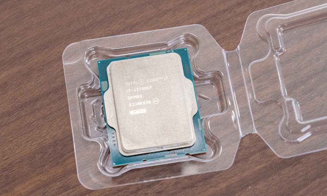 Intel Core i7 13700KF 第13世代 CPU 動作確認済