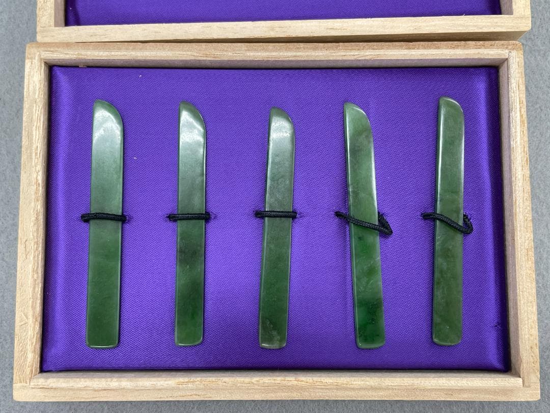 【未使用】翡翠　菓子切　５本セット　桐箱付き