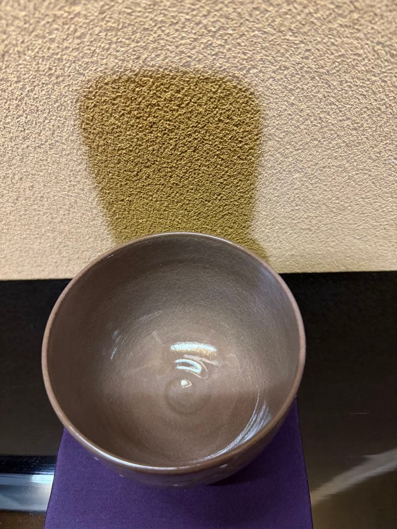 京焼　杉田祥平　赫土地金彩雪笹画　茶碗　共箱