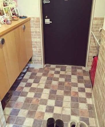 剥がせる固定テープつき　182×140cm　タイル調フロアクッション土足対応