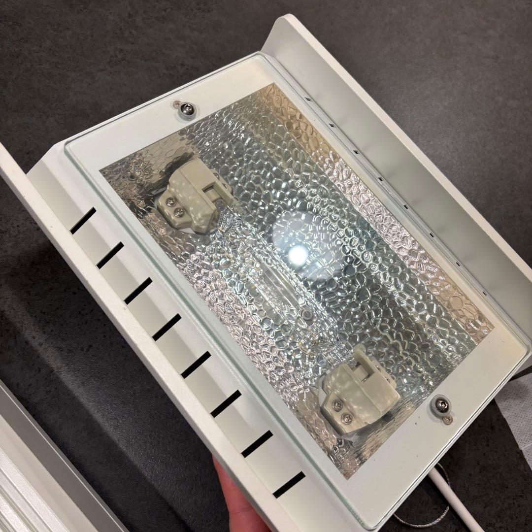 カミハタ　ファンネル2　8000K　水槽用ライト　 ホワイト