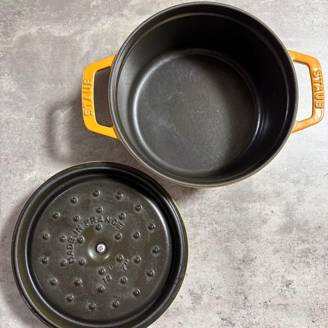 【値引き】STAUB 18cm ココットラウンド　シリアルナンバー　生涯保証付