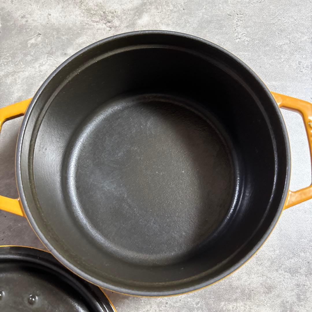 【値引き】STAUB 18cm ココットラウンド　シリアルナンバー　生涯保証付