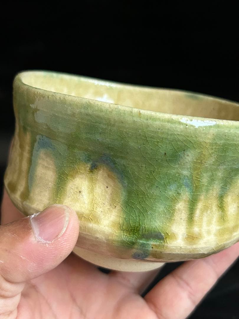 遺品整理中◾️蔵から美しい緑色の釉薬が滝の様に流れる抹茶茶碗が出て来ました。