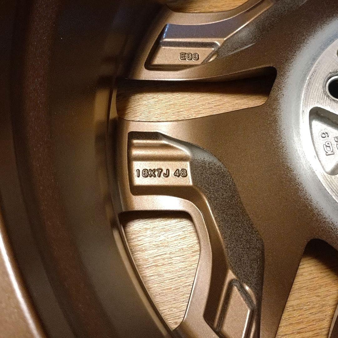 【Makin①】スバル 新型フォレスター 純正18インチホイール 2本