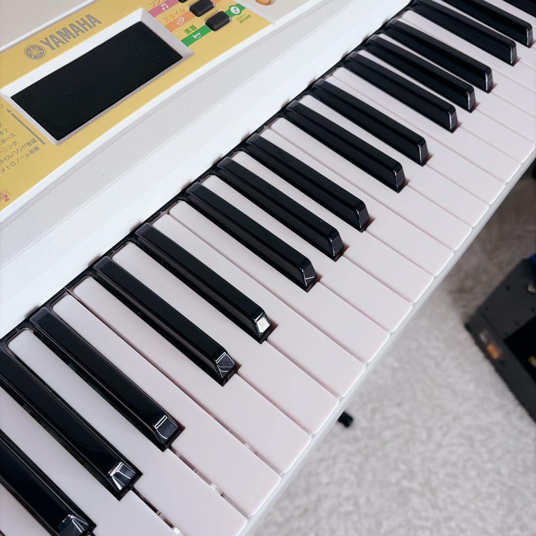 ヤマハ 電子キーボード 譜面台 スタンド付　キーボード 光る鍵盤 EZ-J15