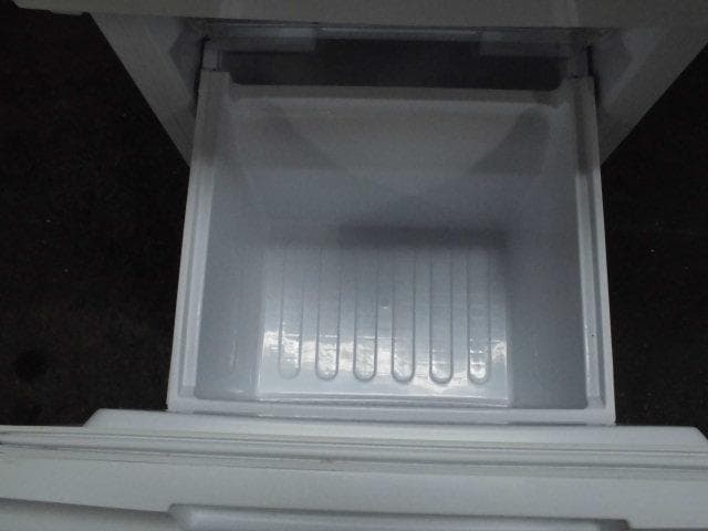 シャープ　ノンフロン冷凍冷蔵庫　SJ-D18GJ-W　2021年製　☆A5