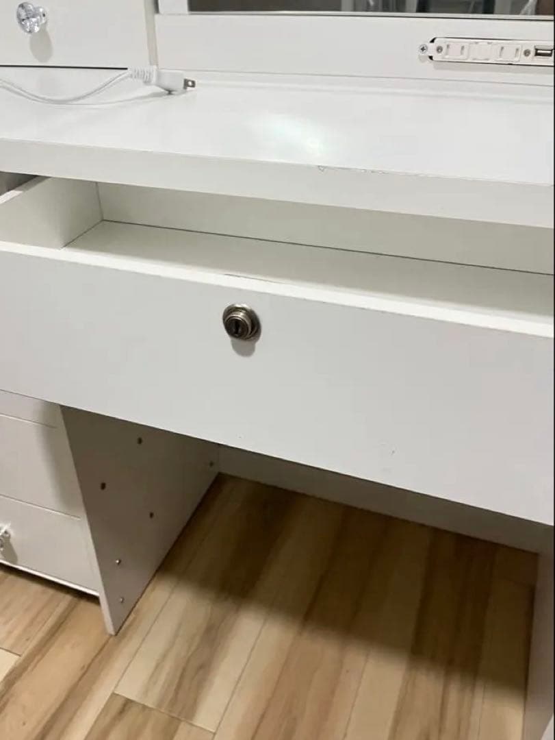【値下げ！！】ホワイトLEDライト付きドレッサー(引き取り限定)