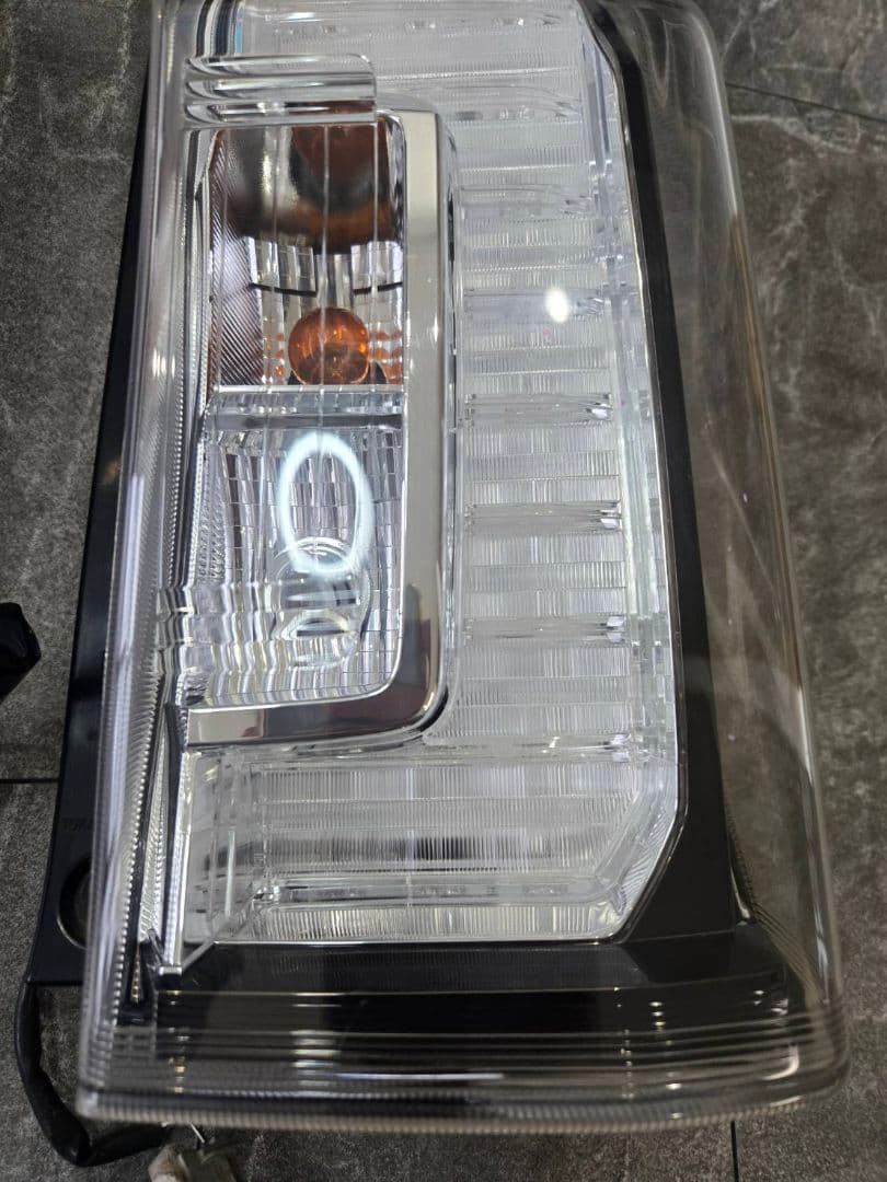 LA600S　ダイハツ　タント　カスタム後期　テールランプ