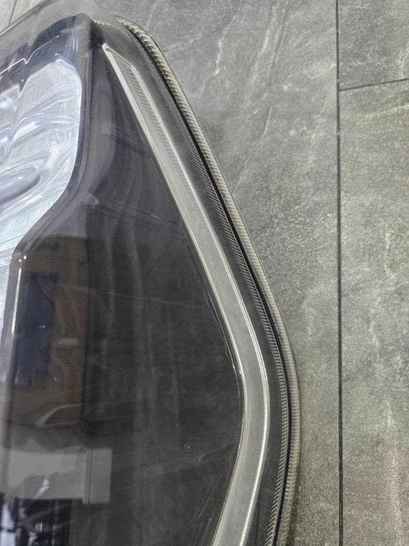 LA600S　ダイハツ　タント　カスタム後期　テールランプ