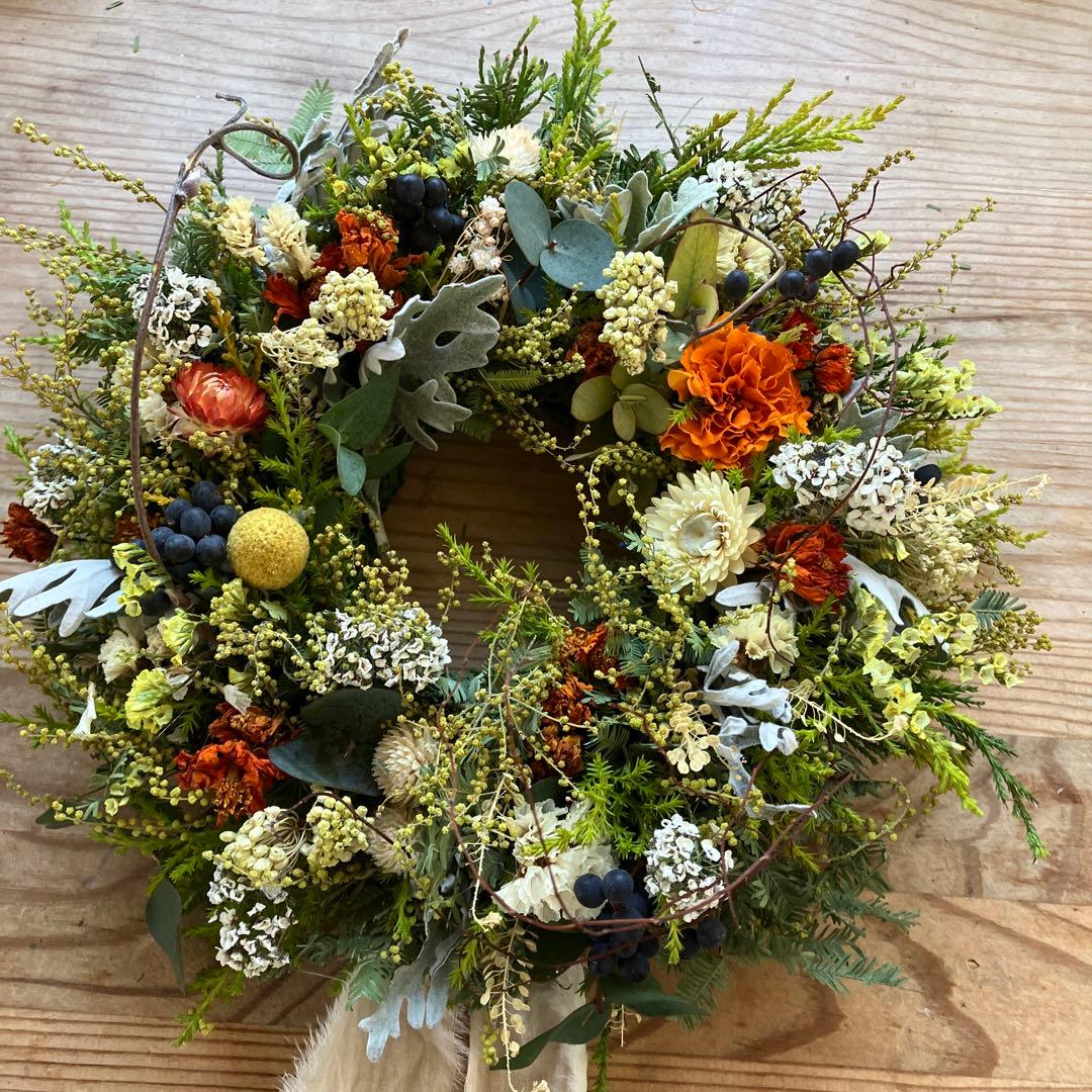 オーレアミモザの蕾とイエローのリース　春　クラスペディア　アリッサム