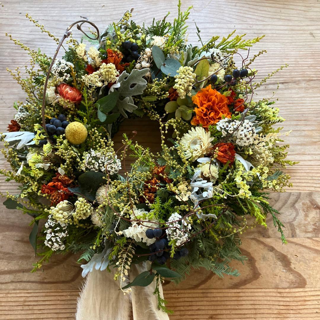 オーレアミモザの蕾とイエローのリース　春　クラスペディア　アリッサム