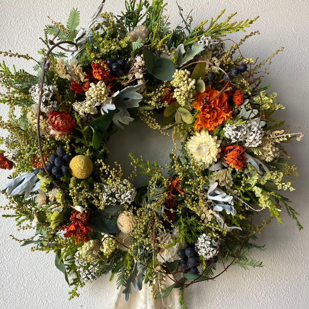 オーレアミモザの蕾とイエローのリース　春　クラスペディア　アリッサム