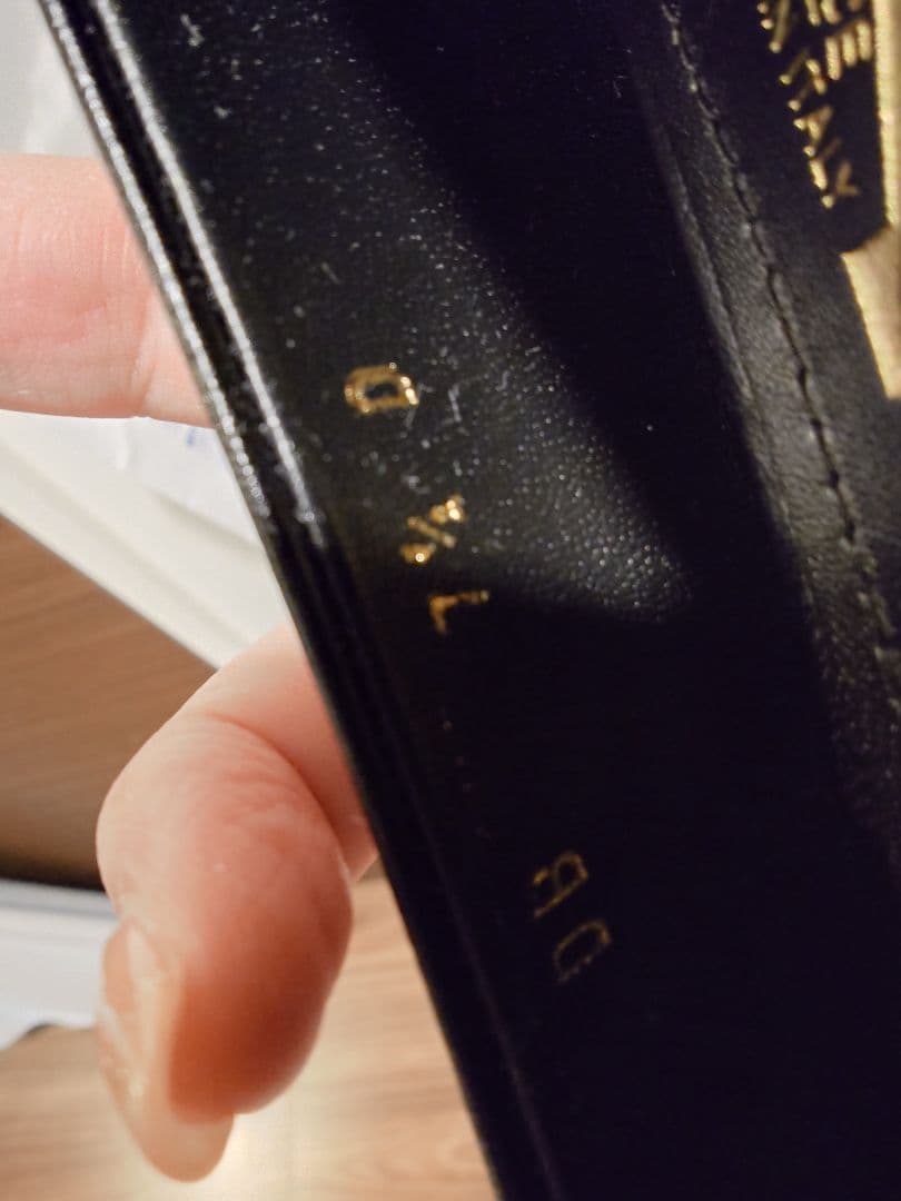 新品未使用FERRAGAMO ブラック フラットシューズ