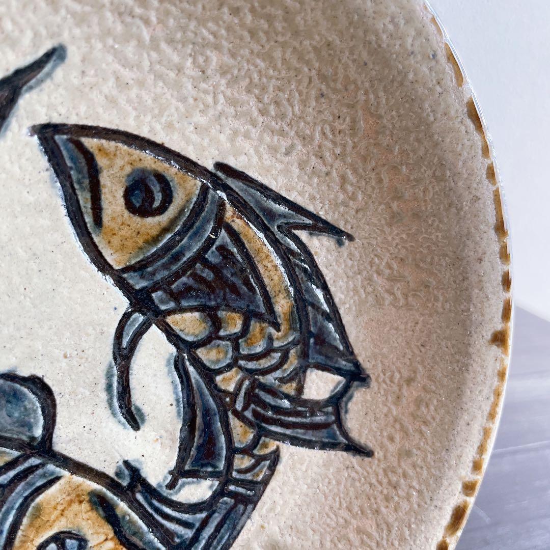 金城次郎 六寸皿 刷毛目線彫 魚文 魚紋 壺屋焼 やちむん 沖縄 民藝 工藝