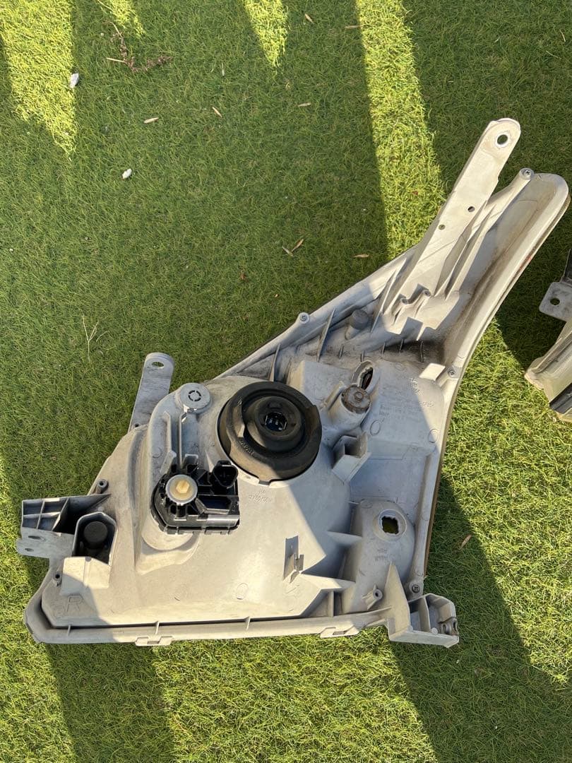 ランドクルーザープラド120系純正ヘッドライト