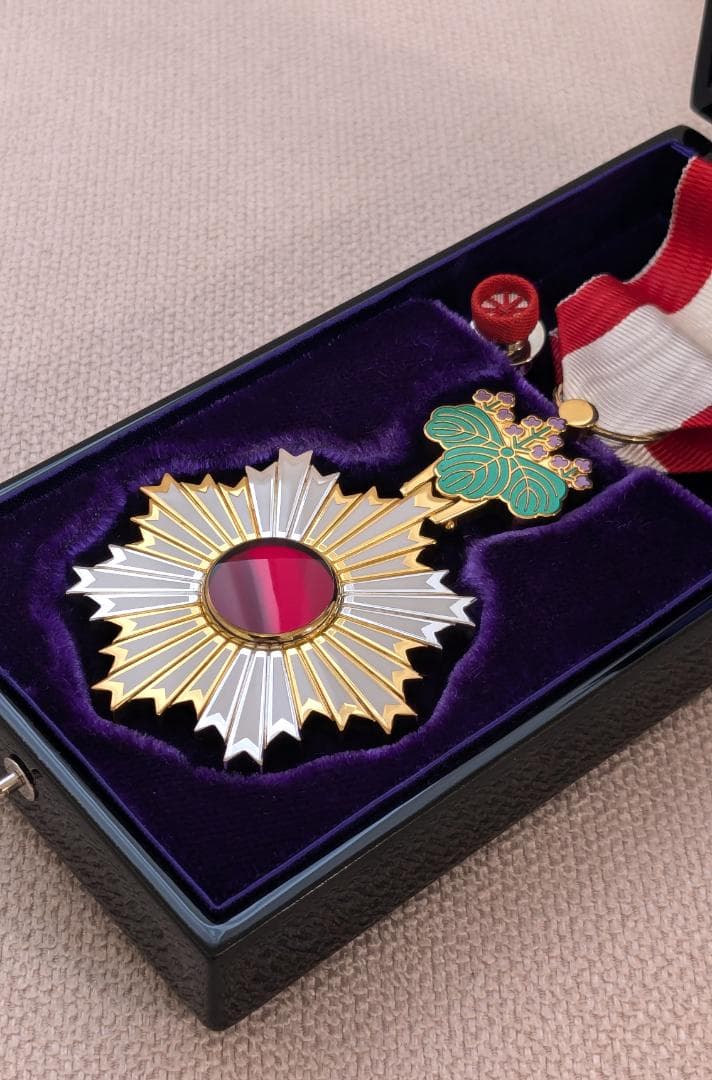旭日双光章 勲章 専用箱付き