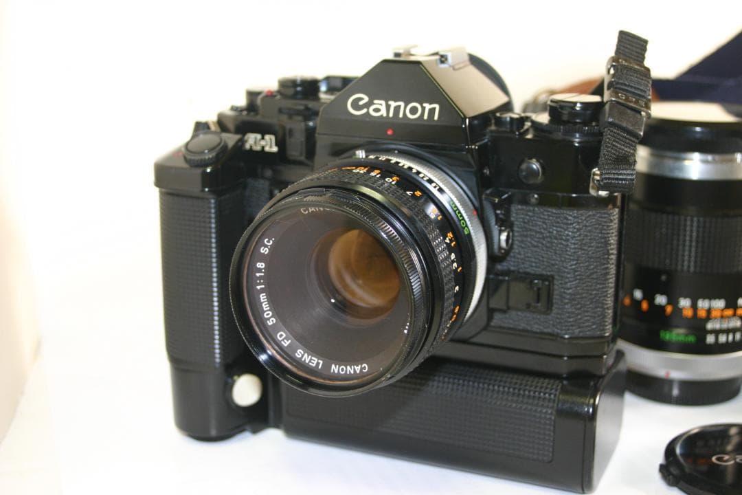 【動作確認済】キャノンA-1+純正レンズ2本+モータドライブ+ストロボ（C12）