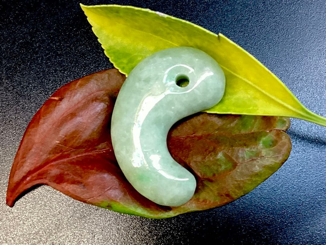 鑑別書付‼️限定品*人気の平塚古墳型 ジェダイト糸魚川翡翠勾玉‼️コレクション級