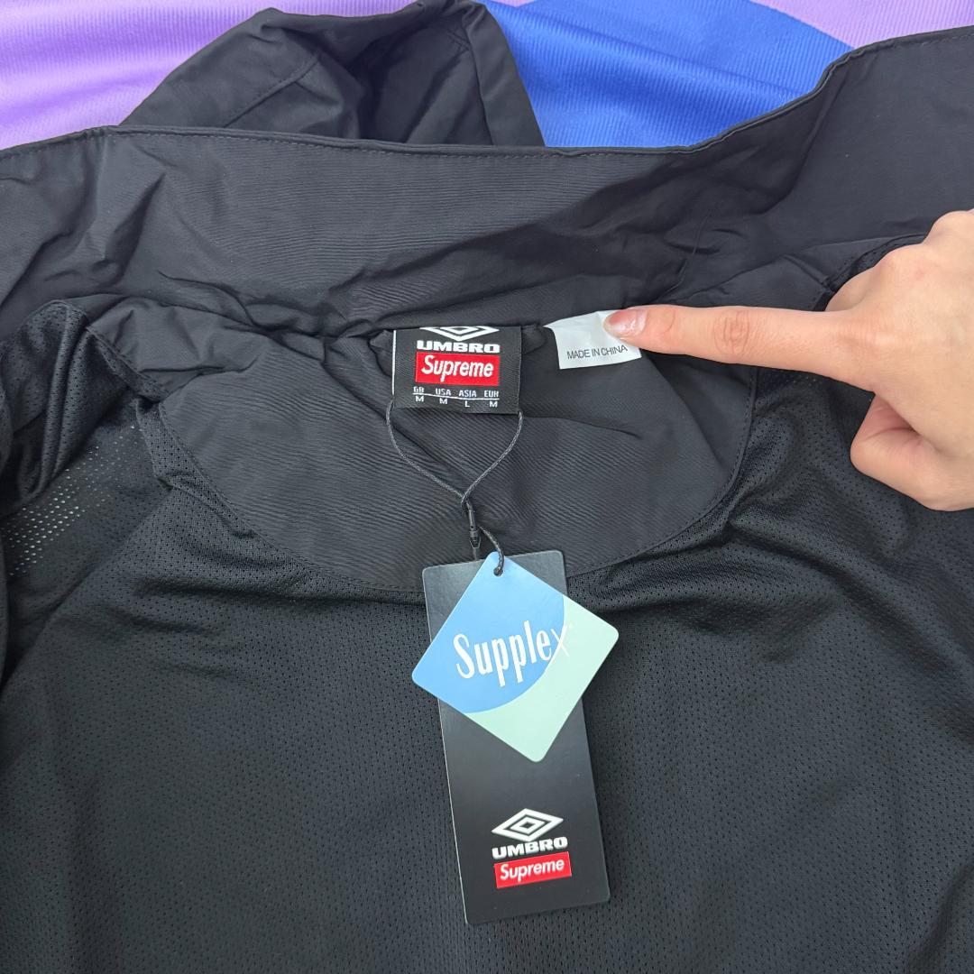 ブラック ナイロンジャケット　M サイズ : M