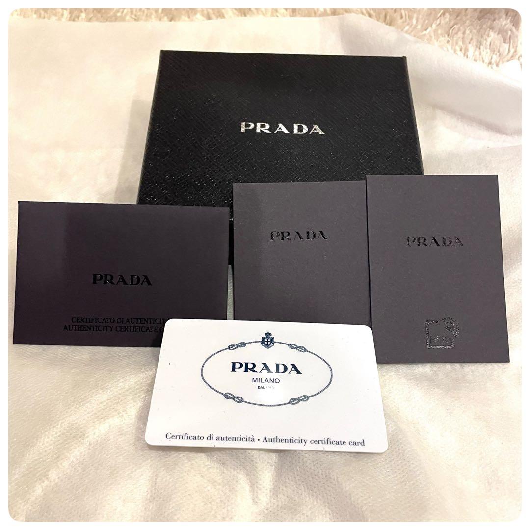 新品未使用✨　プラダ カードケース　名刺入れ ギャランティカード　箱付き