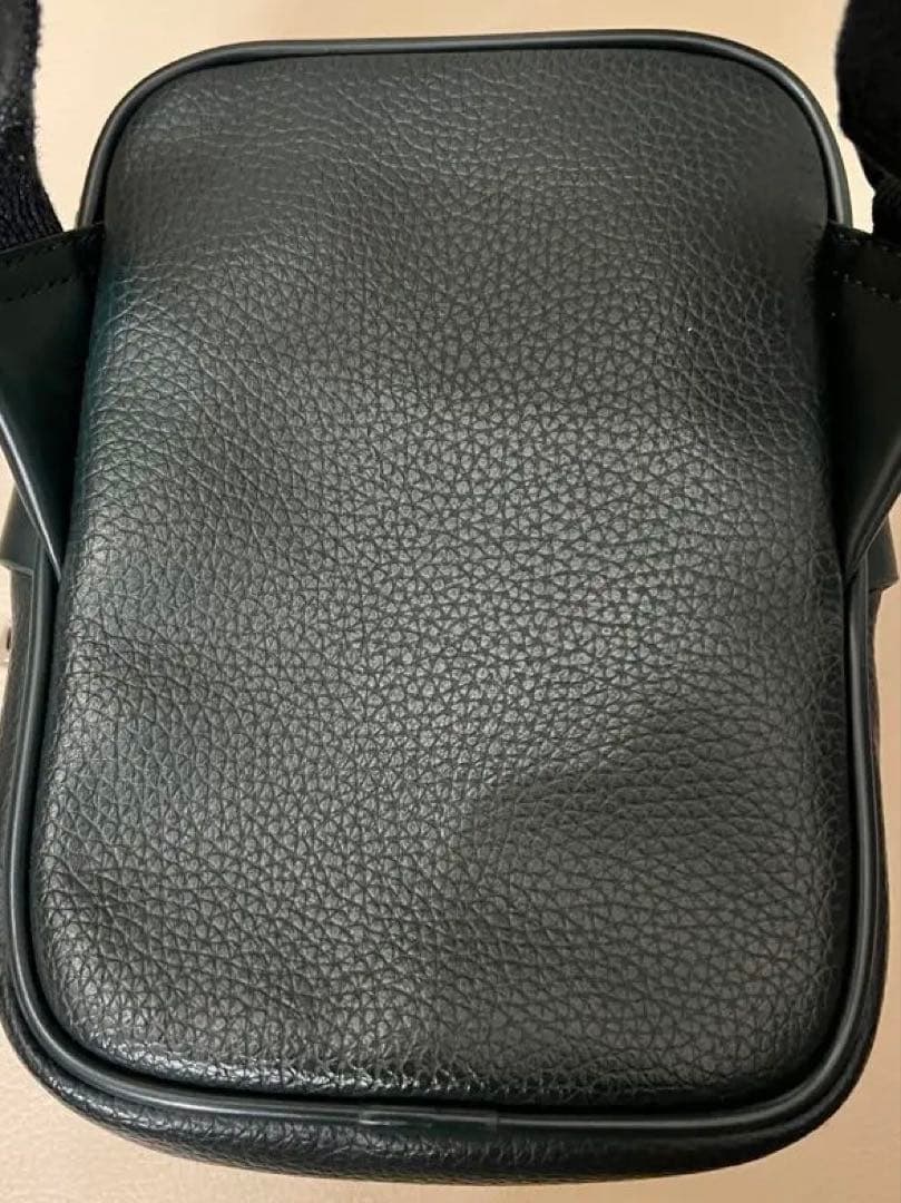 Lacoste グリーンレザー ショルダーバッグ