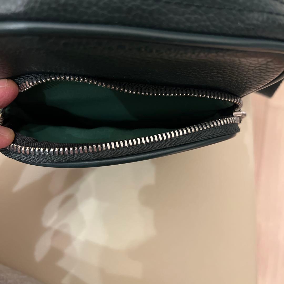 Lacoste グリーンレザー ショルダーバッグ