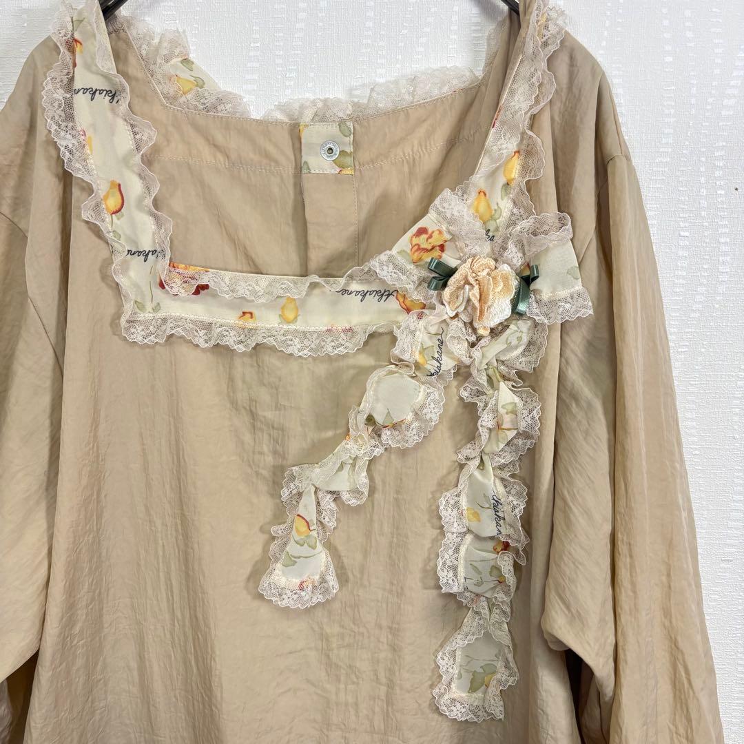 【お値下げ中】さえら　Akiakane ゴージャスなフリルお花飾り　ドレス割烹着