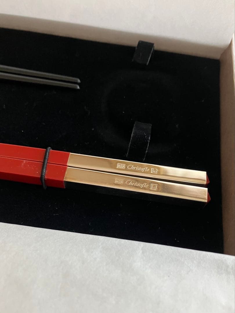 【新品未使用】Christofle クリストフル ペア箸　(赤と黒)& 箸置き