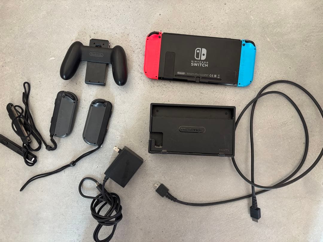 Nintendo Switch 本体 付属品 ジョイコン2ペアつき　スイッチ