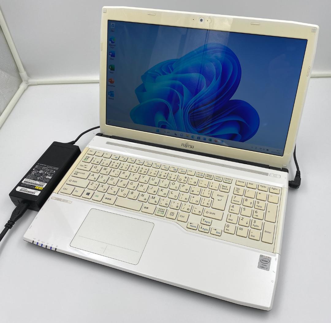 ノートパソコン windows11 オフィス付き core i7 AH53/RW