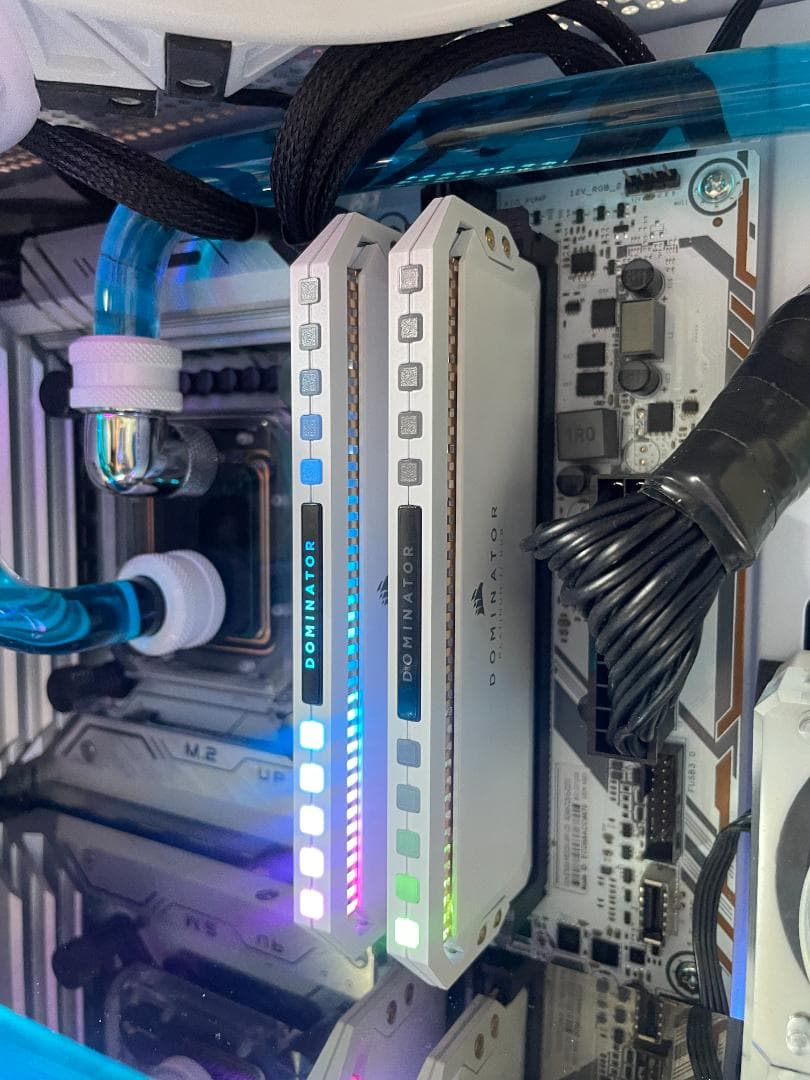 メモリー DDR4-3600MHz DOMINATOR PLATINUM RGB